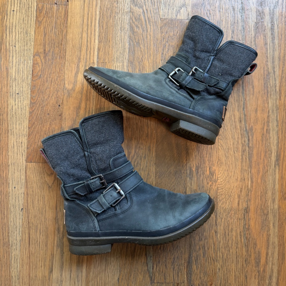 UGG Simmens Wool lined Ankle Boots Black